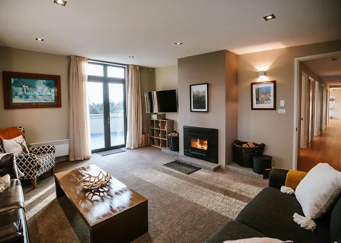 Mt Gold Retreat - Sleeps 8 - Pool - Tennis Court Holiday home