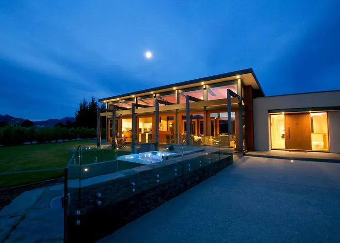 Mt Gold Retreat - Sleeps 8 - Pool - Tennis Court * Wanaka